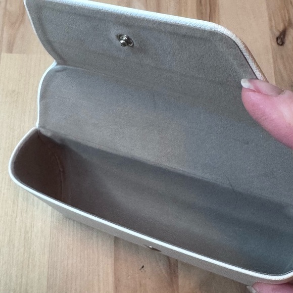 Michael Kors Ivory Sunglasses Holder - Picture 2 of 6